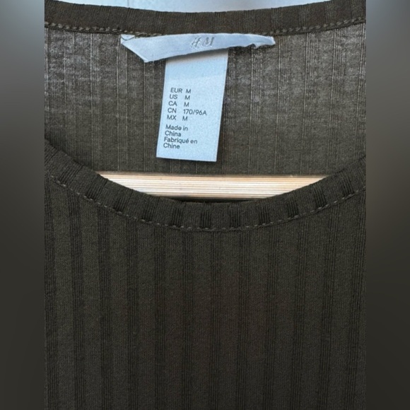 H&M Olive Green Ribbed Long Sleeve Top - Size Medium - Picture 2 of 4